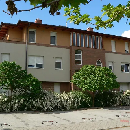 Agnes - Koezvetlen Balaton-parti Szallashely * Balatonboglár