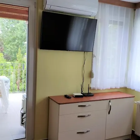 Agnes - Koezvetlen Balaton-parti Szallashely Apartment *