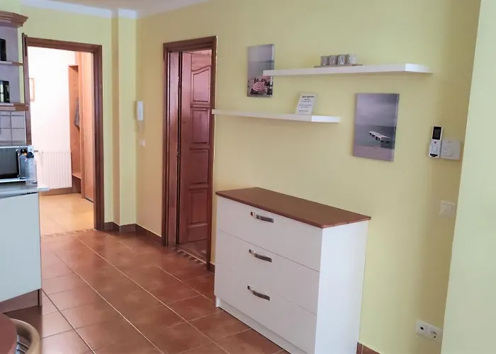 Agnes - Koezvetlen Balaton-parti Szallashely 公寓
