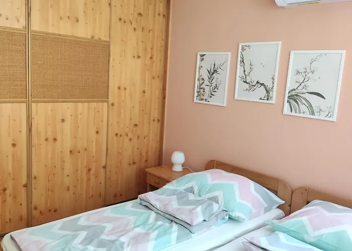 Agnes - Koezvetlen Balaton-parti Szallashely Balatonboglár