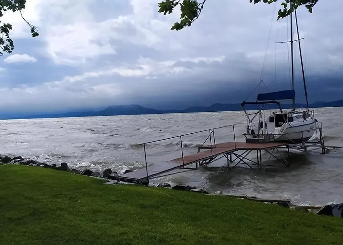 Agnes - Koezvetlen Balaton-parti Szallashely